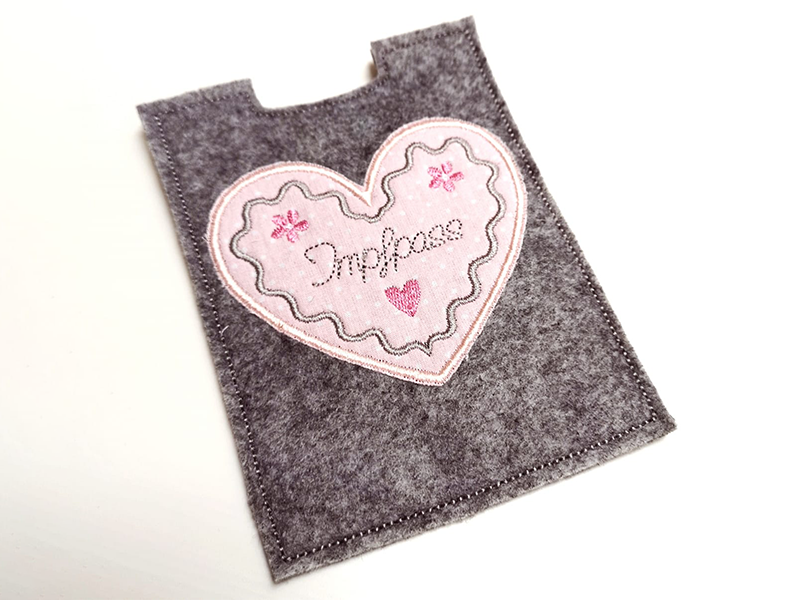 Impfpasshülle Lebkuchenherz - ITH-Stickdatei
